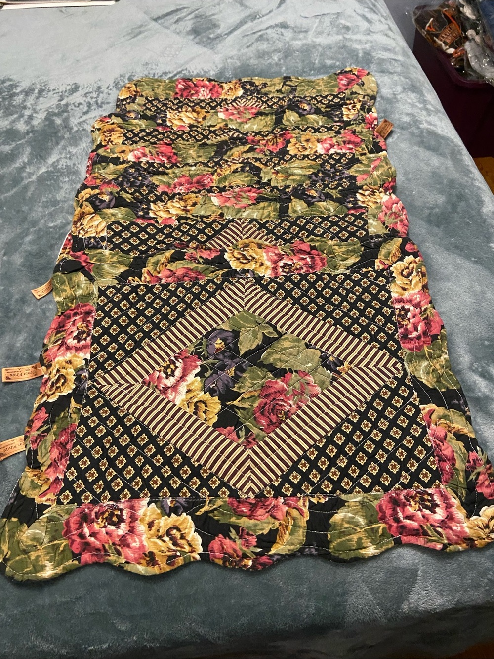 Great finds 6 placemats 17x14 6 napkins 17x17 quilted floral patchwork beautiful
